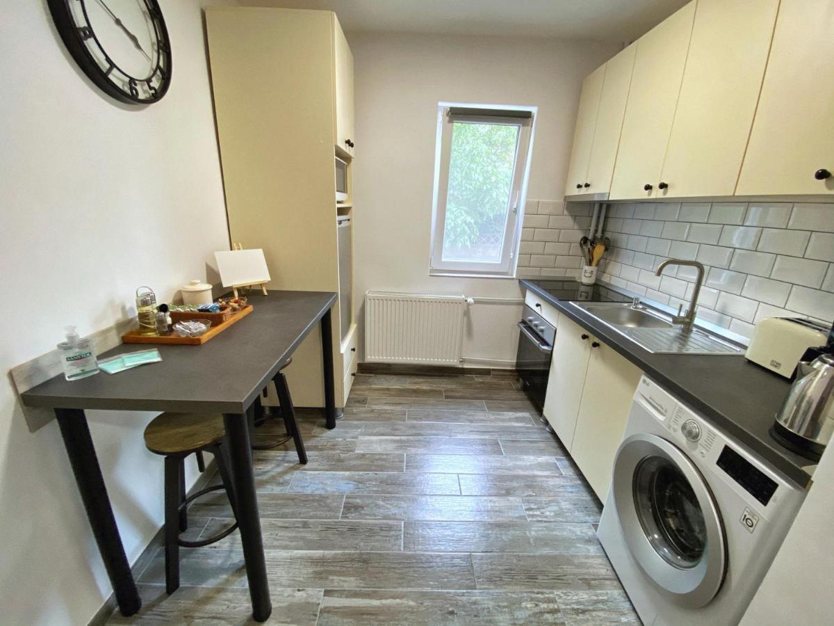 Highland Home - Cozy Apartments Near City Center Oradea Extérieur photo